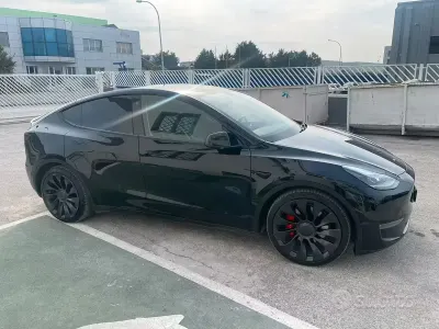Usata Tesla Model Y Performance 155 kW (211 CV) 2022 Nero SUV