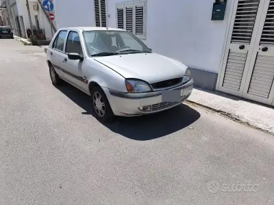 Usata Ford Fiesta 75 CV (55 kW) 2001 Utilitaria