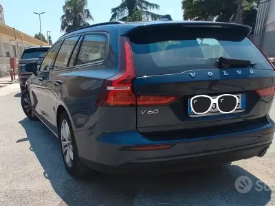 Usata Volvo V60 Business Edition 150 CV (110 kW) 2019 Bluazzurro Station wagon