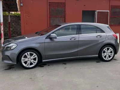 Usata Mercedes A180 109 CV (80 kW) 2017 Grigio Berlina
