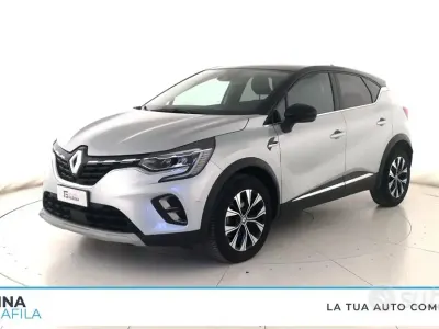 Usata Renault Captur Techno 91 CV (66 kW) 2024 Grigio chiaro tetto nero SUV