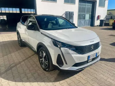 Usata Peugeot 3008 Allure 131 CV (96 kW) 2023 Bianco perla SUV