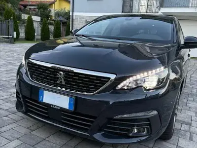 Usata Peugeot 308 GT-line 131 CV (96 kW) 2021 Berlina