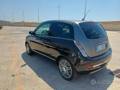 Usata Lancia Ypsilon 90 CV (66 kW) 2008 Nero Utilitaria