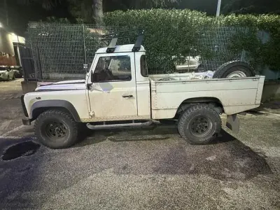 Usata Land Rover Defender 68 CV (50 kW) 2008 Bianco Pick-up