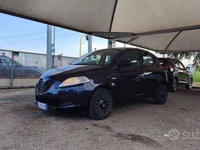 Usata Lancia Ypsilon 69 CV (50 kW) 2015 Rosso Utilitaria