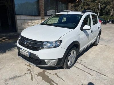 Usata Dacia Sandero Stepway 90 CV (66 kW) 2015 Bianco Utilitaria
