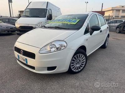 Usata Fiat Grande Punto Dynamic 65 CV (47 kW) 2010 Bianco Utilitaria