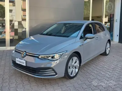 Usata VW Golf VIII Style 150 CV (110 kW) 2022 Grigio Berlina