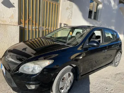 Usata Hyundai i30 109 CV (80 kW) 2012 Nero Berlina