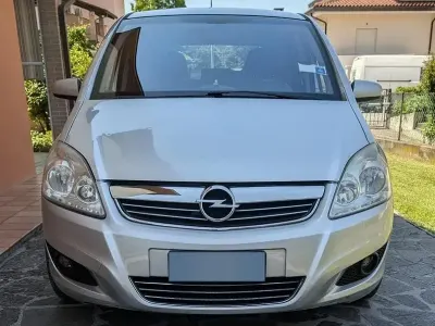 Usata Opel Zafira 150 CV (110 kW) 2009 Grigio Monovolume