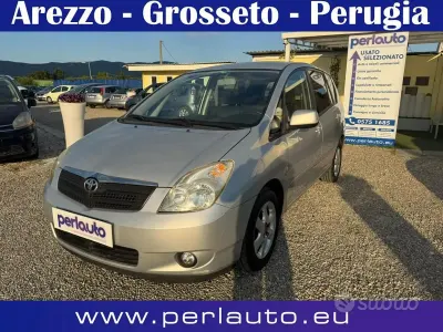 Usata Toyota Corolla Verso 110 CV (80 kW) 2003 Grigio Monovolume