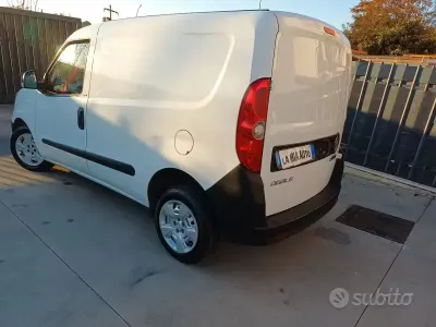 Usata Fiat Doblò 105 CV (77 kW) 2021 Bianco Monovolume