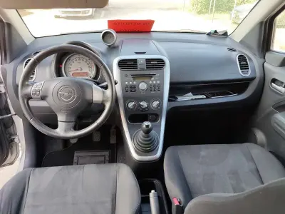 Usata Opel Agila Enjoy 65 CV (47 kW) 2010 Utilitaria