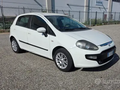 Usata Fiat Punto Evo Dynamic 77 CV (56 kW) 2011 Bianco Utilitaria