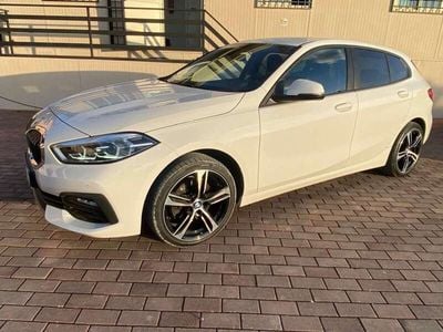 Usata BMW 118 Sport Line 150 CV (110 kW) 2020 Bianco Utilitaria
