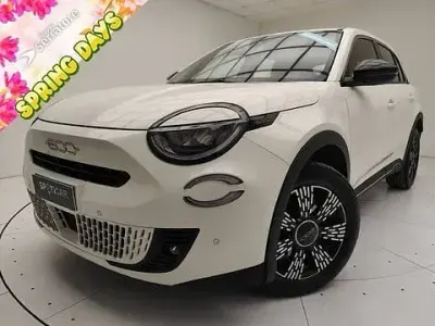 Käytetty Fiat 600 145 HP (106 kW) 2025 Valkoinen Katumaasturi