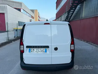 Usata VW Caddy 75 CV (55 kW) 2022 Bianco Monovolume
