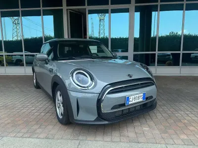 Usata Mini ONE Essential 75 CV (55 kW) 2022 Moon walk Utilitaria