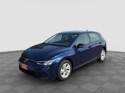 Usata VW Golf VIII Life 110 CV (80 kW) 2023 Atlantic blue Berlina