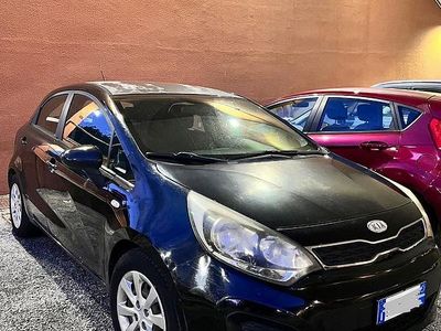 Käytetty Kia Rio 2012 Musta Sedan
