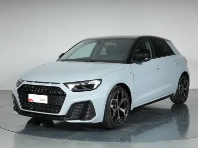 Usata Audi A1 Sportback Comfort 116 CV (85 kW) 2025 Grigio freccia perla nero mito metallizz Utilitaria