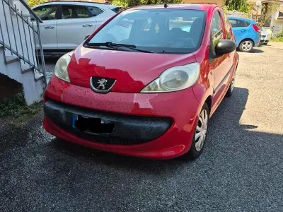 Usata Peugeot 107 68 CV (50 kW) 2007 Rosso Utilitaria