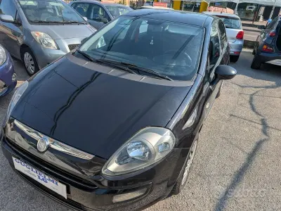 Usata Fiat Punto Lounge 75 CV (55 kW) 2011 Nero Utilitaria