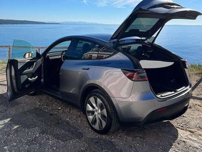 Usata Tesla Model Y 152 kW (208 CV) 2023 Grigio SUV