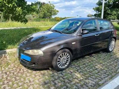 Usata Alfa Romeo 147 120 CV (88 kW) 2008 Grigio Utilitaria