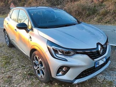Usata Renault Captur Techno 101 CV (74 kW) 2023 Grigio SUV