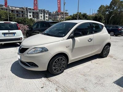 Usata Lancia Ypsilon Gold 69 CV (50 kW) 2016 Bianco Utilitaria