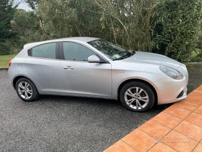 Usata Alfa Romeo Giulietta Distinctive 105 CV (77 kW) 2012 Grigio Utilitaria