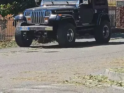 Usata Jeep Wrangler 80 CV (58 kW) 1989 Nero SUV