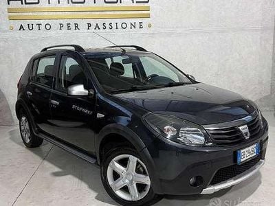 Usata Dacia Sandero Stepway 87 CV (63 kW) 2010 Grigio Berlina