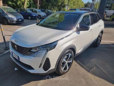 Begagnad Peugeot 3008 Allure 131 HK (96 kW) 2022 Vit SUV