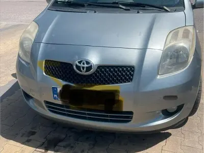 Usata Toyota Yaris 87 CV (63 kW) 2005 Grigio Utilitaria