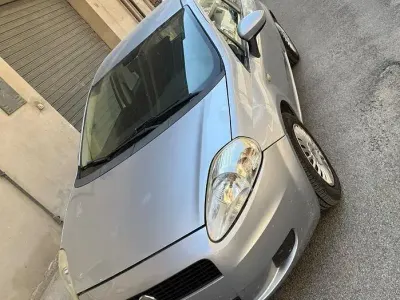 Usata Fiat Grande Punto Active 75 CV (55 kW) 2007 Utilitaria