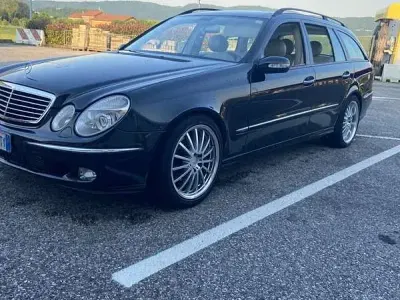Usata Mercedes E320 Avantgarde 204 CV (150 kW) 2004 Nero Station wagon