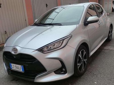 Usata Toyota Yaris Hybrid Trend 92 CV (67 kW) 2025 Argento Berlina