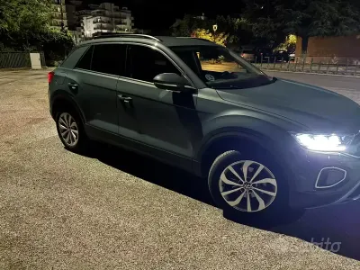 Usata VW T-Roc 150 CV (110 kW) 2023 Grigio SUV