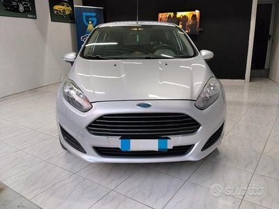 Usata Ford Fiesta 80 CV (58 kW) 2013 Grigio Utilitaria