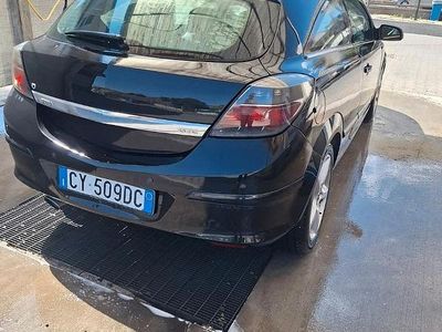 Usata Opel Astra 101 CV (74 kW) 2005 Nero Coupé