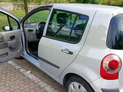 Käytetty Renault Modus 2005 Harmaa Tila-auto