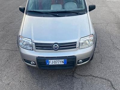 Usado Fiat Panda 4x4 80 CV (58 kW) 2006 Gris Utilitario