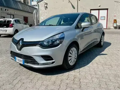 Usata Renault Clio IV Life 73 CV (53 kW) 2018 Grigio Berlina