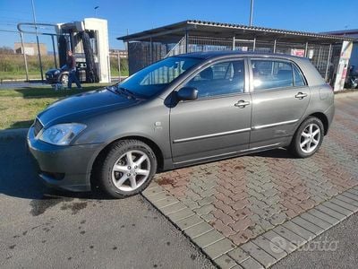 Usata Toyota Corolla 116 CV (85 kW) 2003 Marrone Berlina