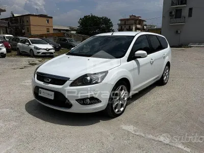 Usata Ford Focus 110 CV (80 kW) 2010 Bianco Station wagon