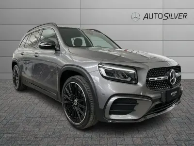Usata Mercedes GLB200 Advanced Plus 150 CV (110 kW) 2024 Grigio montagna / metallizzato SUV