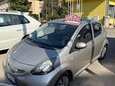 Gebraucht Toyota Aygo 68 PS (50 kW) 2008 Grau Kleinwagen
